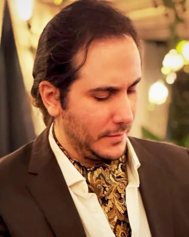 Dr. Adrian Ahmadi
